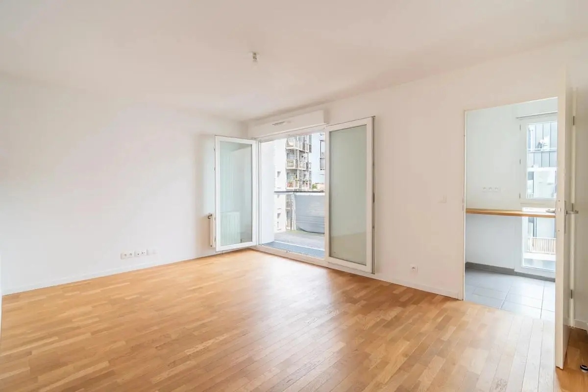 Wohnzimmer; holzboden, tageslicht