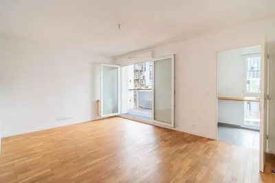 Wohnzimmer; holzboden, tageslicht