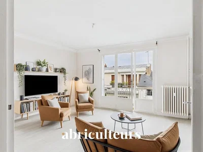 Wohnzimmer; tageslicht, holzboden, moderner stil