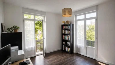Wohnzimmer; tageslicht, holzboden