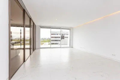 Wohnzimmer; fliesenboden, blick, tageslicht