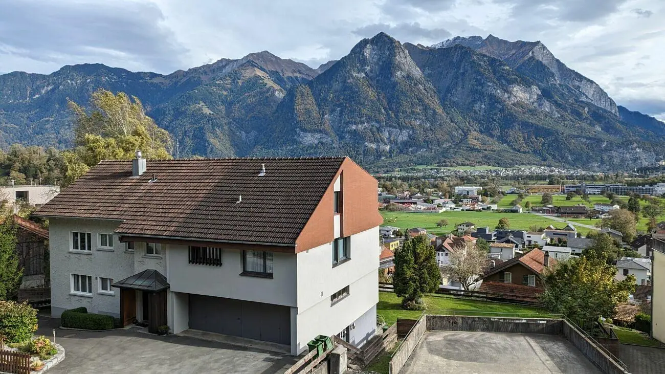 Haus und umgebung; blick, tageslicht
