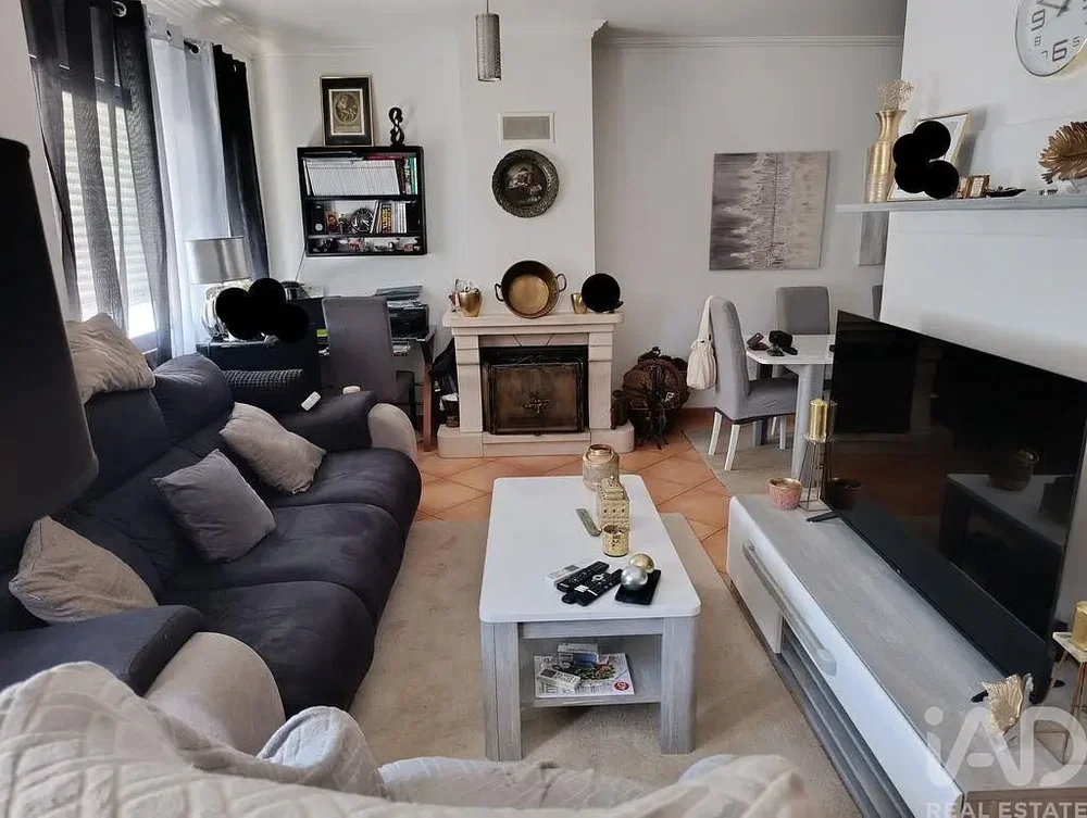 Wohnzimmer; tageslicht, kamin, moderner stil