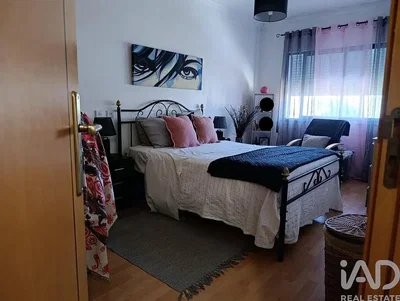 Schlafzimmer; holzboden, tageslicht, moderner stil