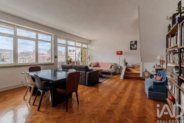 Living room; wood floor, view, natural light