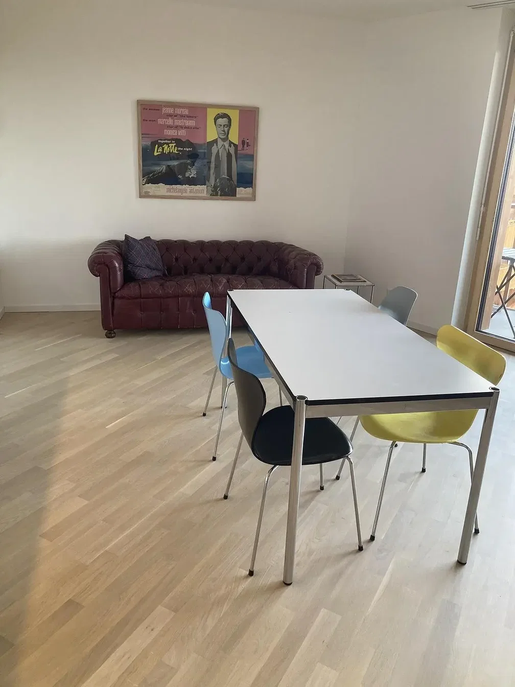 Dnevna soba; drveni pod, prirodno svjetlo