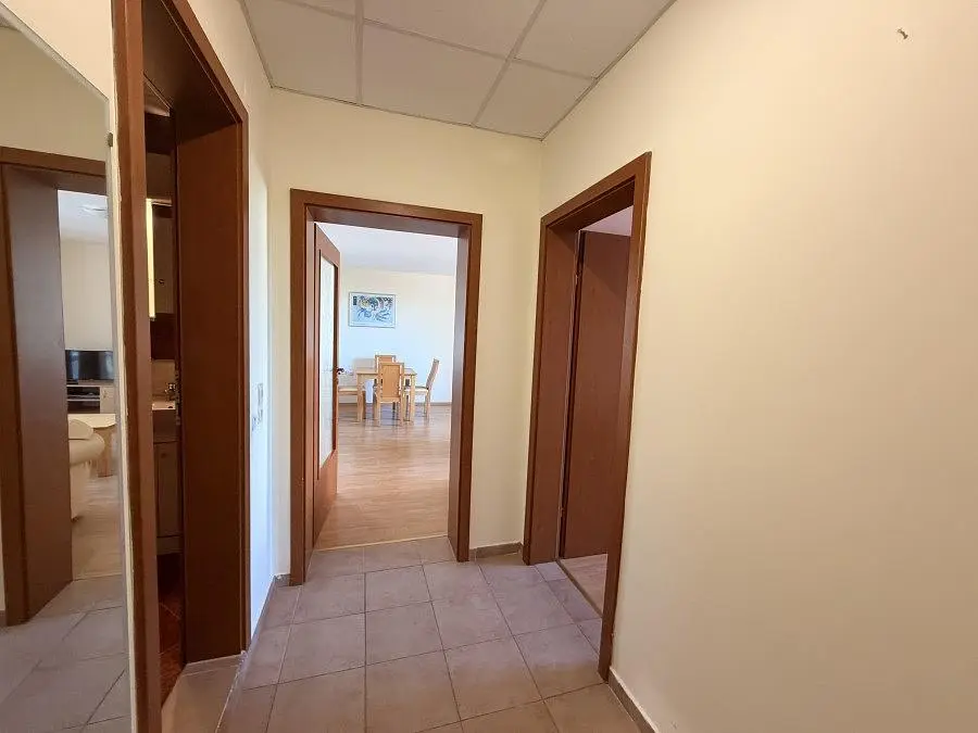 Salón; suelo de baldosas