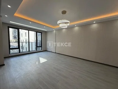 Salon; carrelage, lumière naturelle, hauteur sous plafond