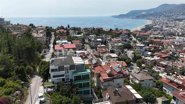 Casa y alrededores; vista, luz natural