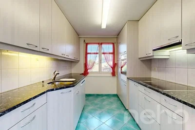 Cocina; electrodomésticos, suelo de baldosas, luz natural