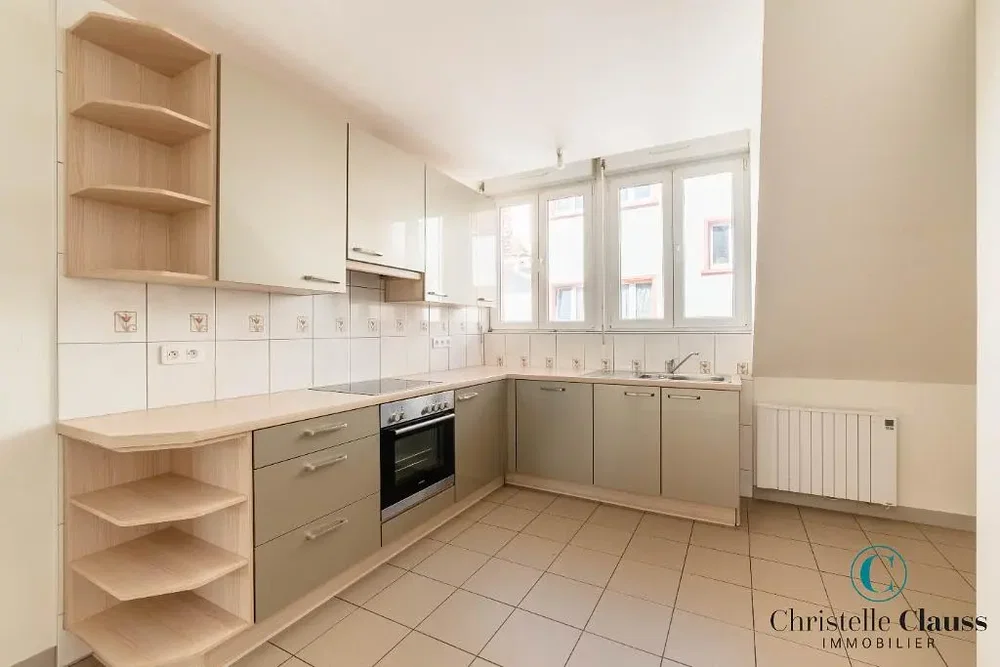 Kitchen; tile floor, kitchen appliances, natural light