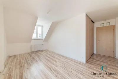 Kids room; wood floor, natural light