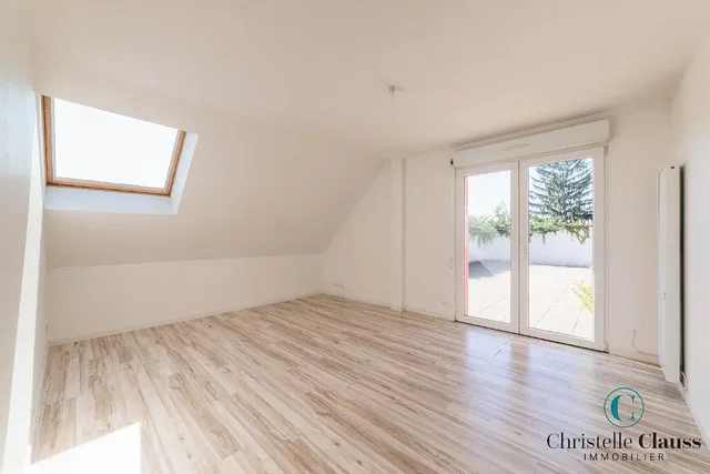 Kids room; wood floor, natural light
