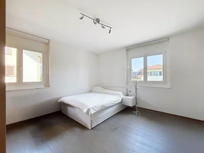Chambre; lumière naturelle, carrelage