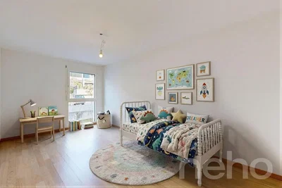 Habitación infantil; suelo de madera, luz natural