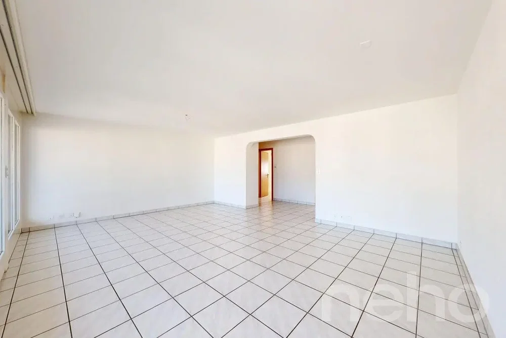 Autre; carrelage, lumière naturelle