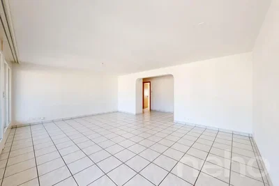 Autre; carrelage, lumière naturelle