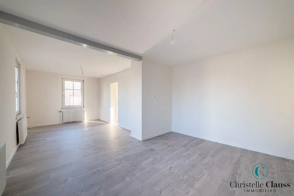 Salon; carrelage, lumière naturelle