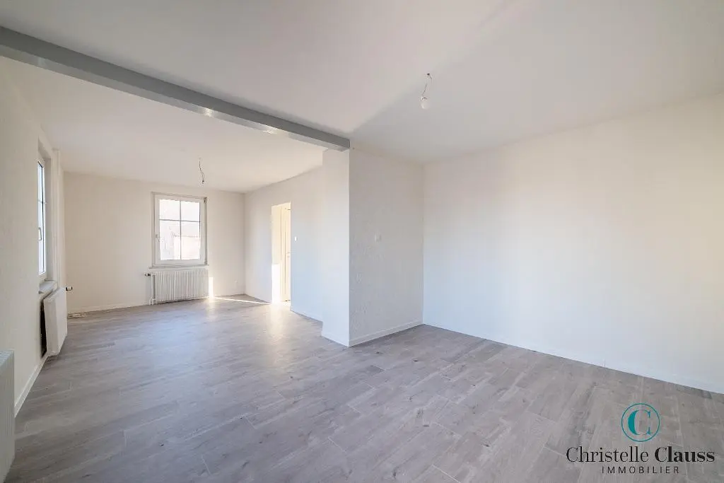 Salon; carrelage, lumière naturelle