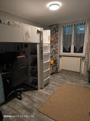 Chambre d'enfant; parquet, lumière naturelle
