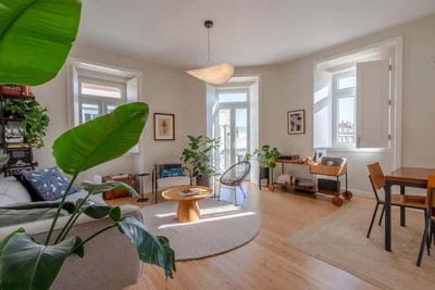Wohnzimmer; tageslicht, holzboden, moderner stil