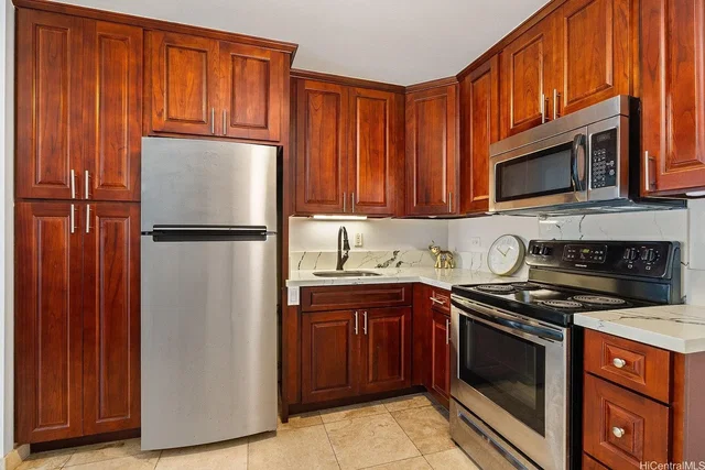 Kitchen; kitchen appliances, tile floor