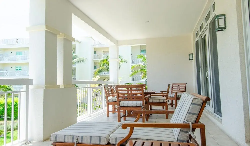 Balkon; natuurlijk licht, tegelvloer