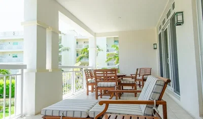 Balkon; natuurlijk licht, tegelvloer