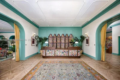 Salon; carrelage, lumière naturelle, style rustique