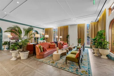 Salon; carrelage, lumière naturelle, style moderne