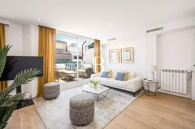 Wohnzimmer; blick, holzboden, tageslicht, moderner stil