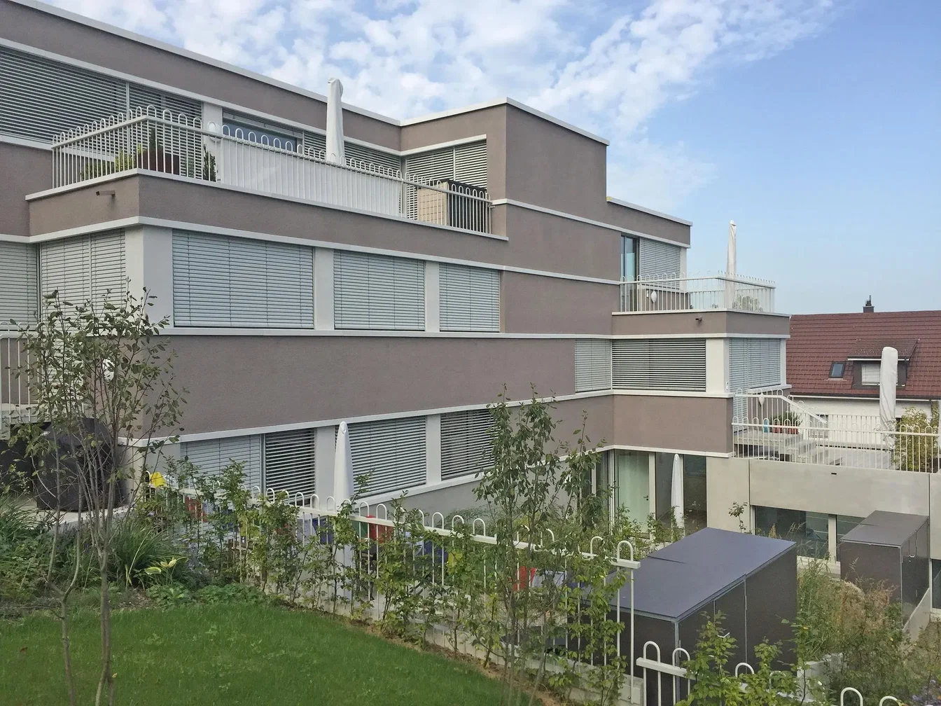 House and surroundings; view, natural light