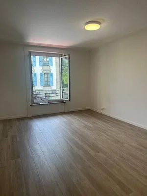 Chambre; parquet, lumière naturelle, vue