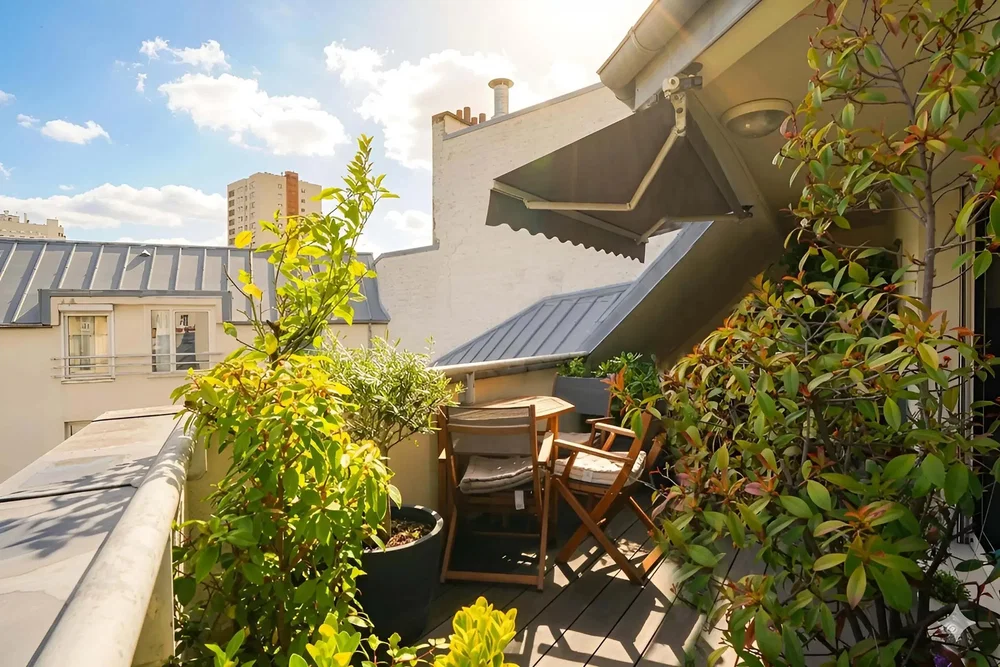 Balcony; natural light, view