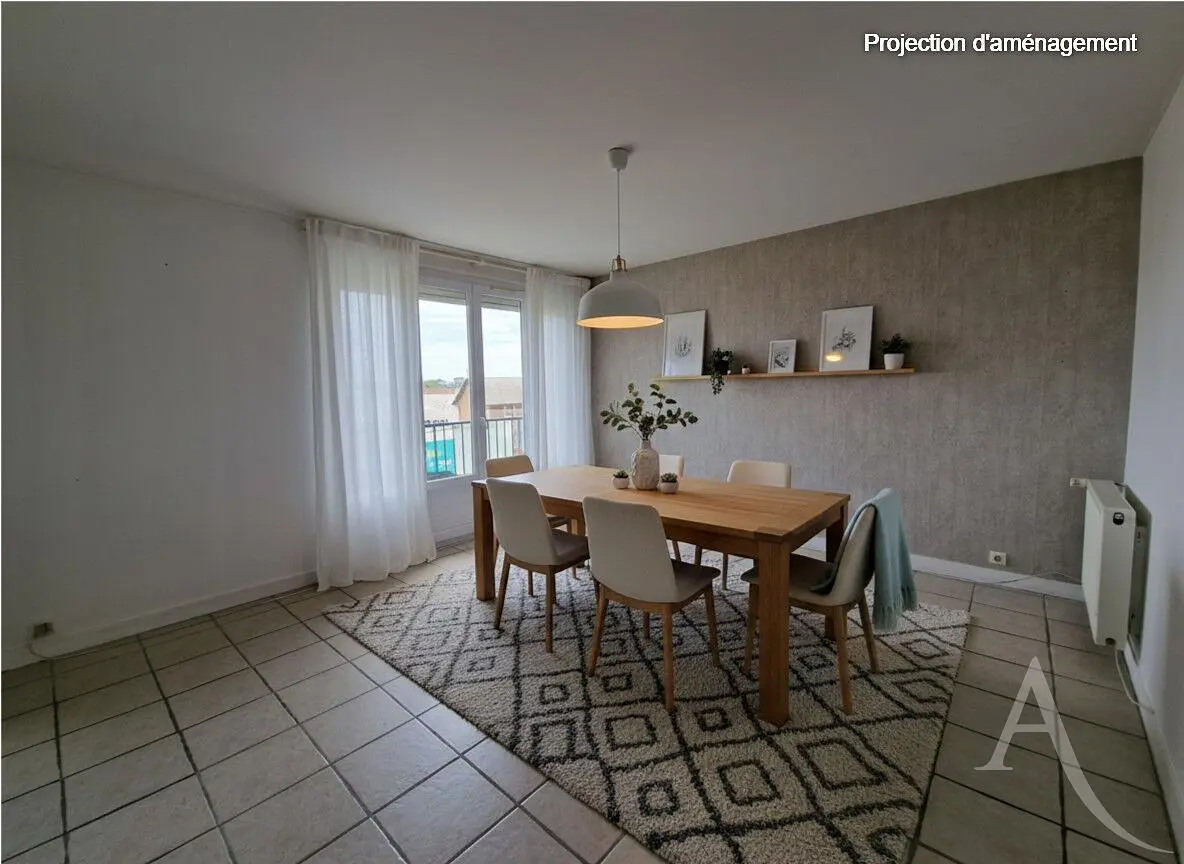 Woonkamer; tegelvloer, natuurlijk licht