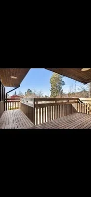 Balkon; drveni pod, prirodno svjetlo, pogled