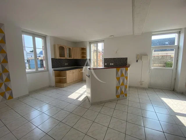 Keuken; tegelvloer, natuurlijk licht, renovatie nodig