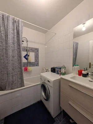 Kupaonica; pločice, potrebna renovacija