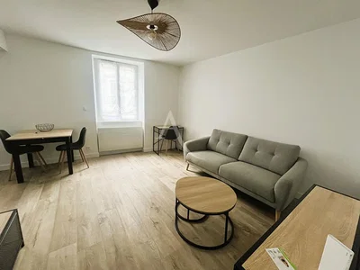 Dnevna soba; drveni pod, prirodno svjetlo