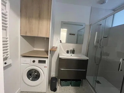 Kupaonica; pločice, prirodno svjetlo