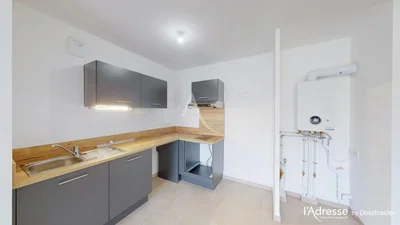 Keuken; keukenapparatuur, natuurlijk licht, gerenoveerd