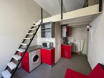 Kuhinja; kuhinjski aparati, pločice, prirodno svjetlo