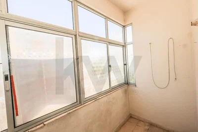 Balkon; prirodno svjetlo, potrebna renovacija
