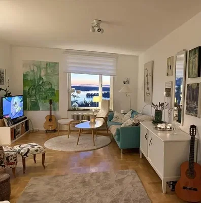 Dnevna soba; pogled, drveni pod, prirodno svjetlo, moderni stil