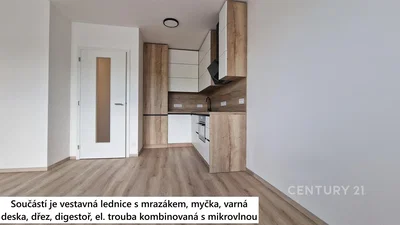 Kuchnia; sprzęt kuchenny, podłoga drewniana, wyremontowany, światło dzienne