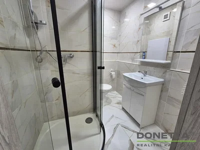 Kupaonica; renoviran, pločice, prirodno svjetlo