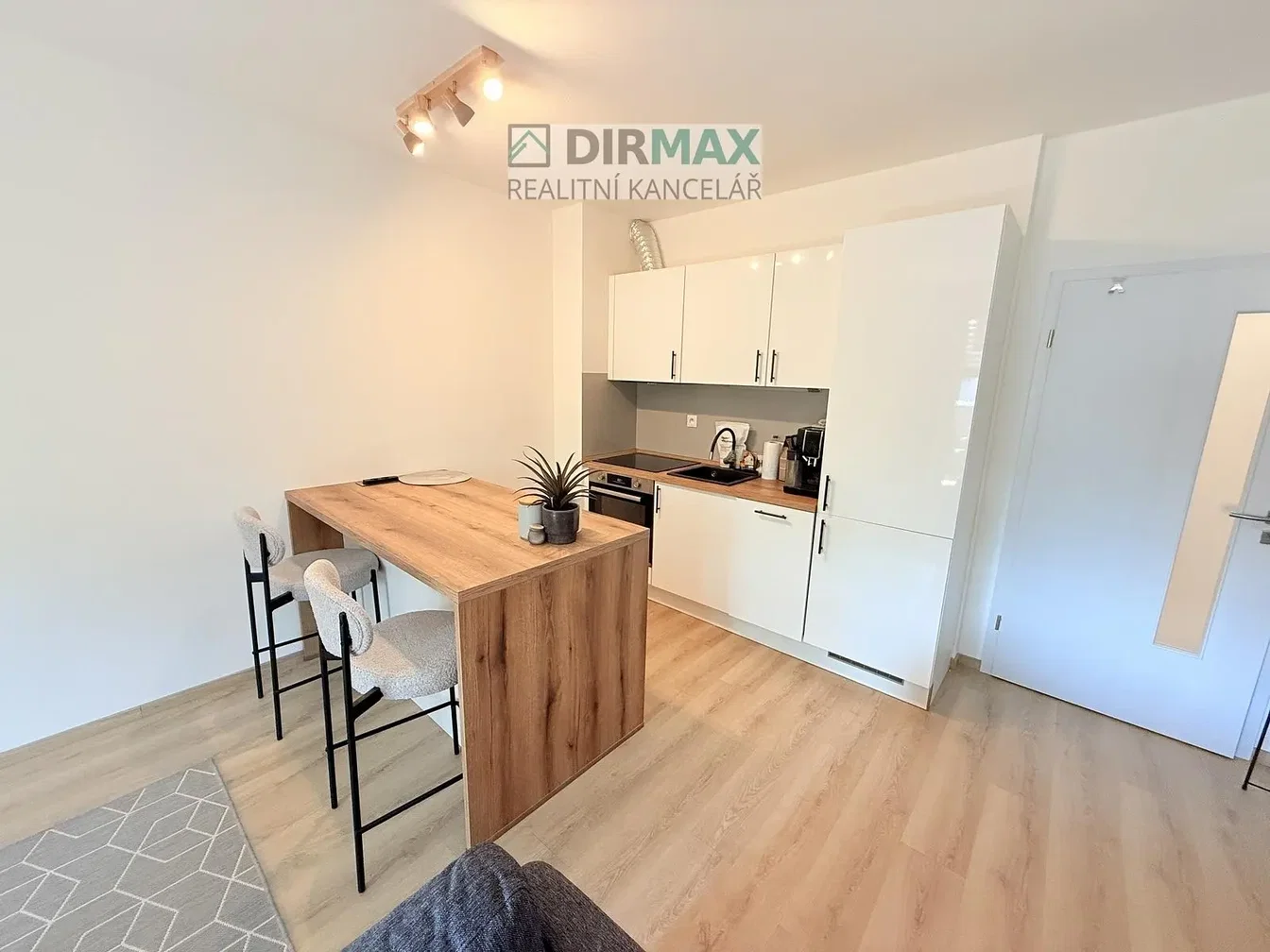 Kitchen; kitchen appliances, wood floor, natural light