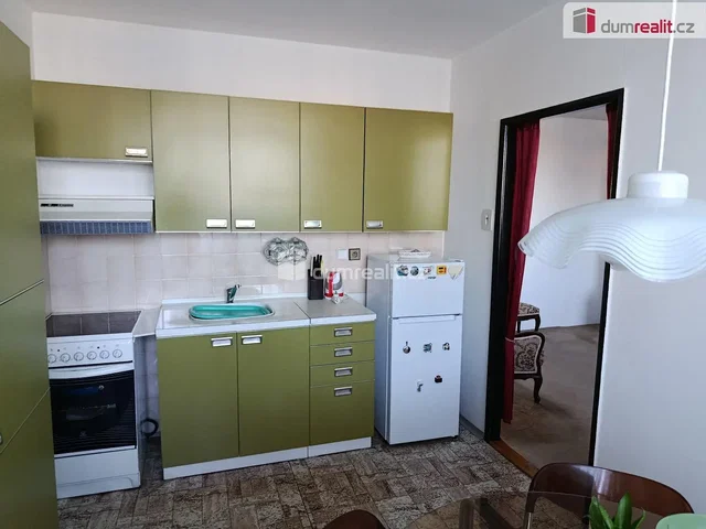 Κουζίνα; συσκευές κουζίνας, πλακάκια, χρειάζεται ανακαίνιση