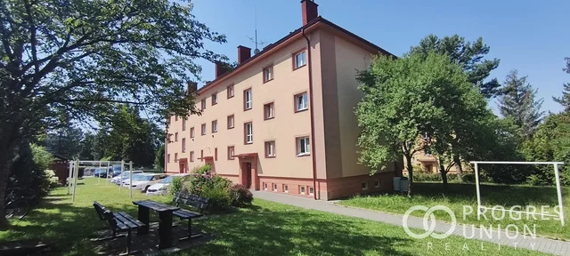 House and surroundings; natural light, view
