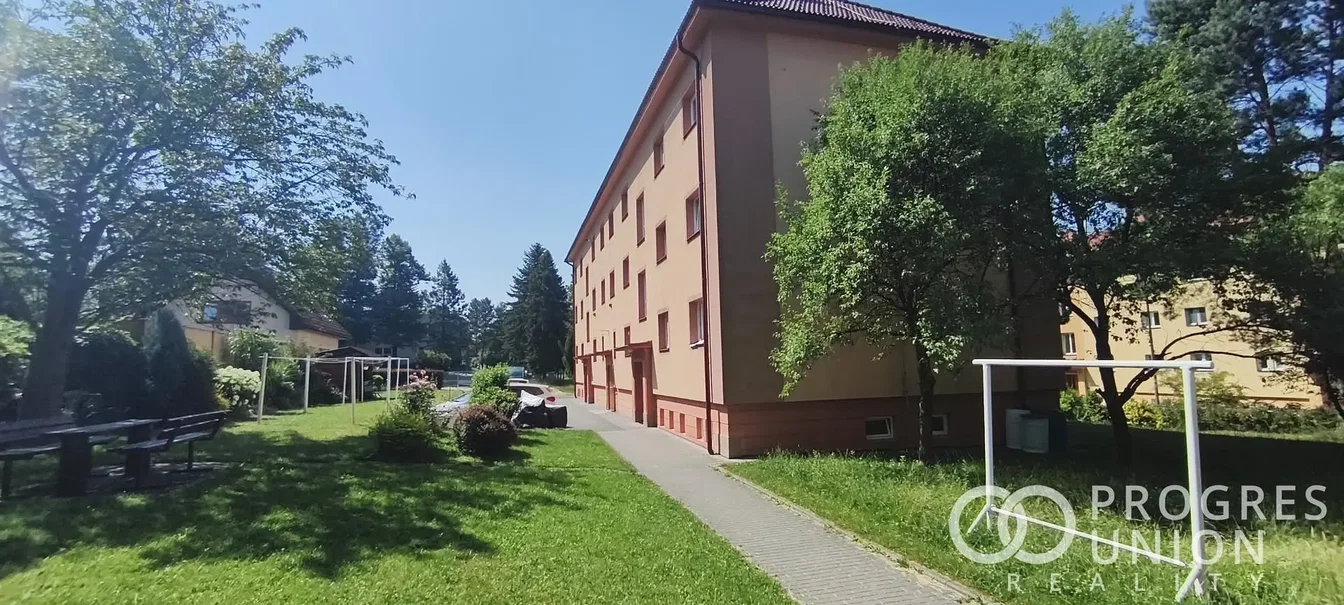 Maison et environs; lumière naturelle, vue